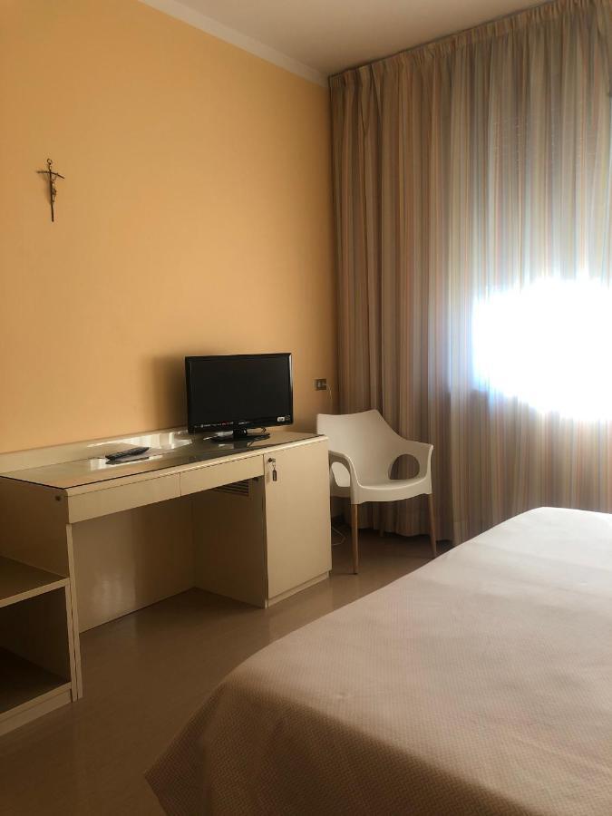 Albergo Casa Dell'Ospite Brescia Exterior foto