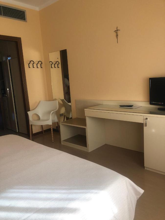 Albergo Casa Dell'Ospite Brescia Exterior foto